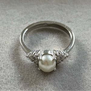Sterling silver vintage pearl and CZ ring size 7